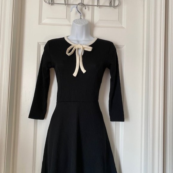 Brand new Forever 21 Black Knitted long Sleeves Sweater Dress , With Tag - Picture 2 of 7